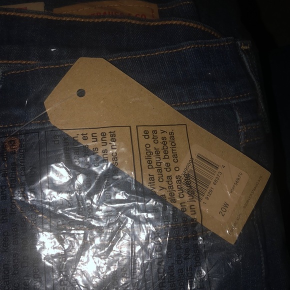 NWT- 314 Levis PLUS  SHAPING PLUS JEANS - Picture 13 of 15